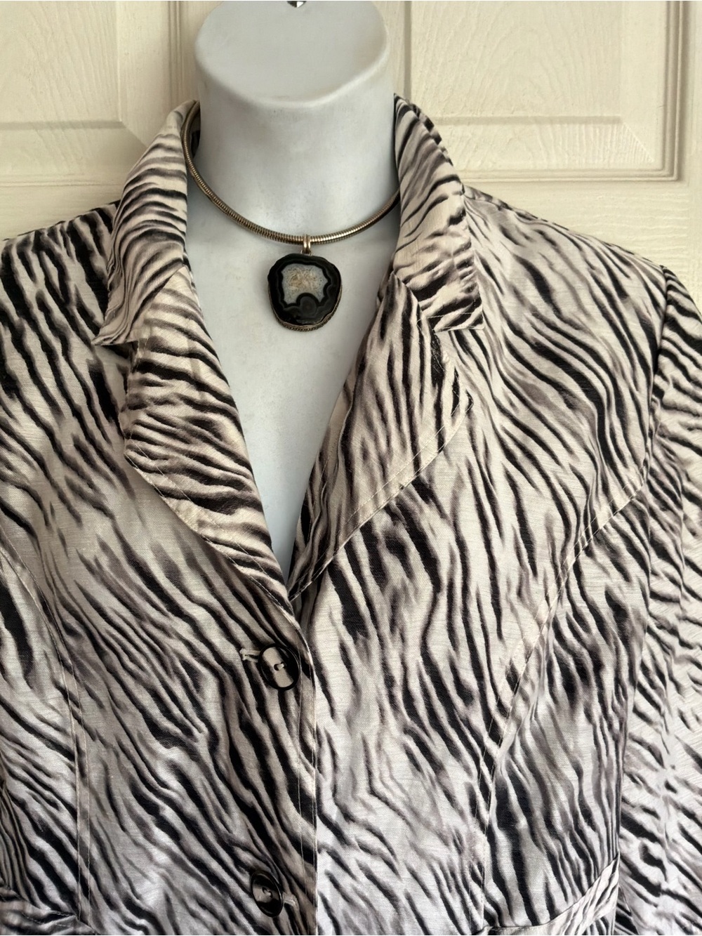 CHICO’S…linen jacket - Picture 2 of 9